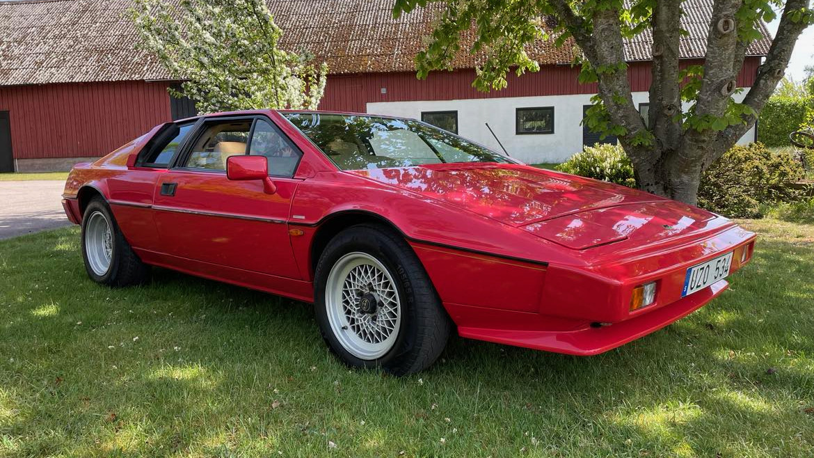 Lotus Esprit snett framifrån